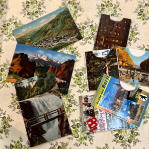 Vintage postcards become a DIY wallet, to hold your ID, business card or gift card holders.