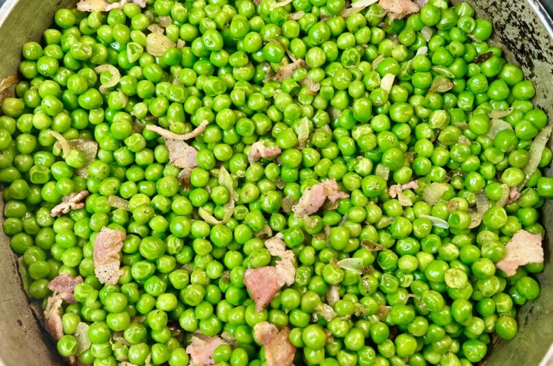 Black pepper and bacon green peas